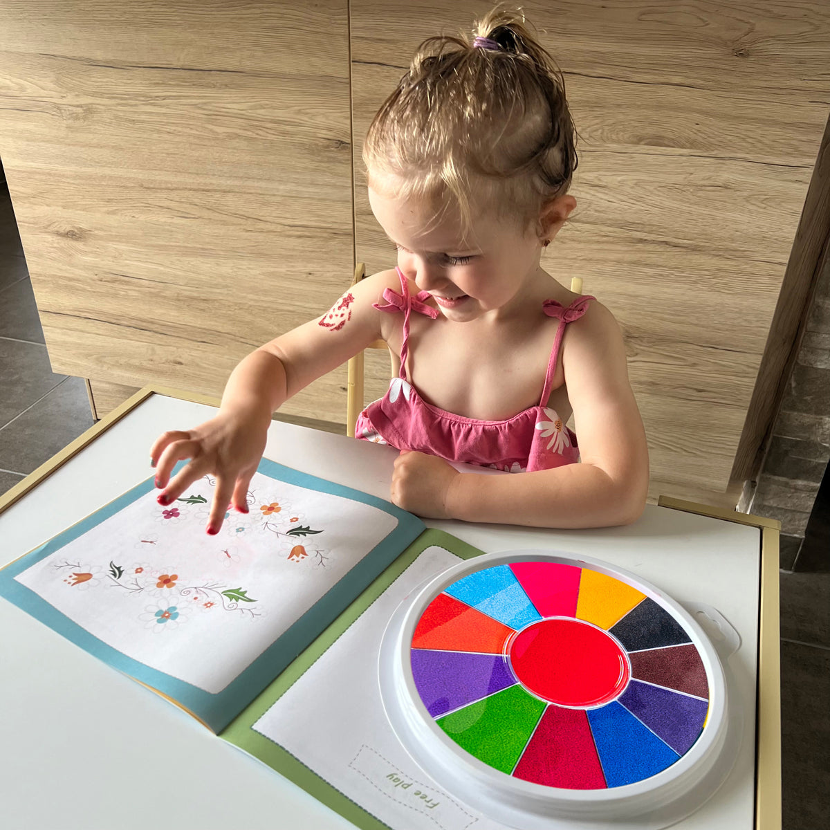 KiddoSpace Finger Painting Kit